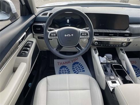 Used 2025 Kia Telluride EX w/ EX Captain's Chair Package image 13