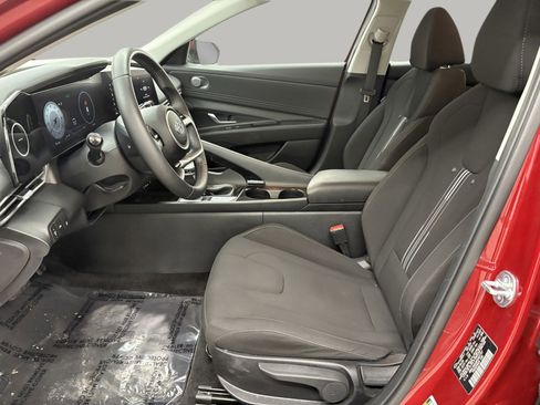 Used 2023 Hyundai Elantra SEL w/ Convenience Package image 11