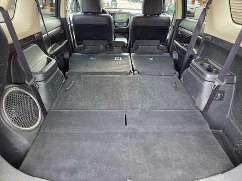 Used 2017 Mitsubishi Outlander SEL image 16