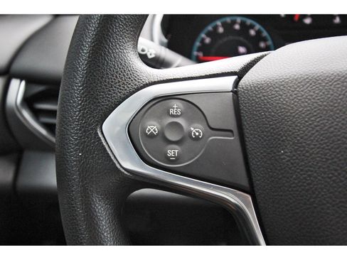 Used 2021 Chevrolet Traverse LS FWD image 19