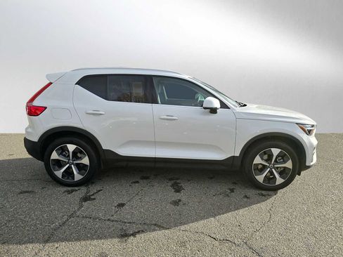 Used 2025 Volvo XC40 B5 Core w/ Protection Package Premier image 2