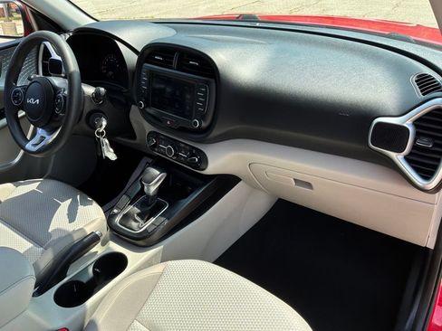 Used 2022 Kia Soul LX FWD image 37