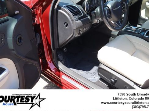 Used 2020 Chrysler 300 Limited RWD image 21