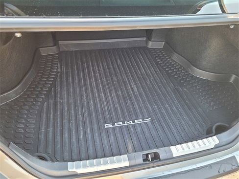 Used 2025 Toyota Camry SE image 27