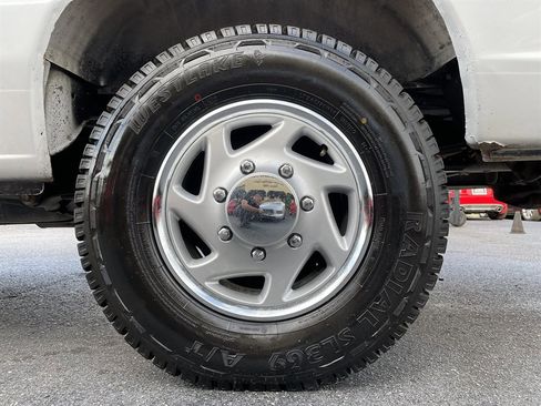 Used 2013 Ford E-350 and Econoline 350 XLT image 27