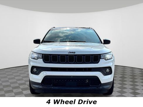 Used 2024 Jeep Compass Latitude w/ Convenience Group AWD/4WD image 2