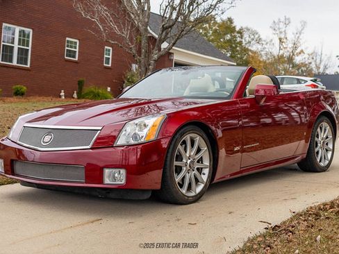 Used 2007 Cadillac XLR V image 14