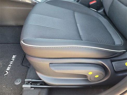 New 2025 Hyundai Venue Limited image 18