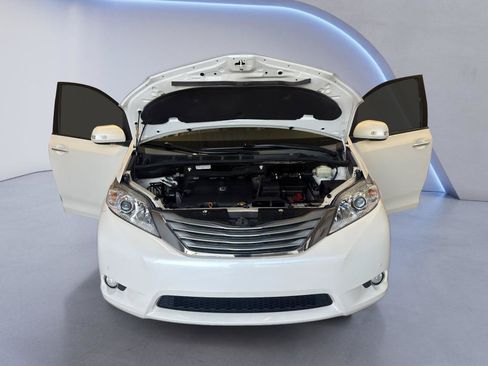 Used 2014 Toyota Sienna Limited w/ Limited Premium Package FWD image 10