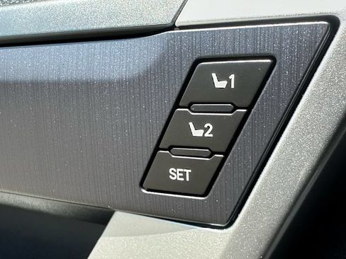 Certified 2022 Toyota Tundra Platinum w/ Advanced Package AWD/4WD image 31