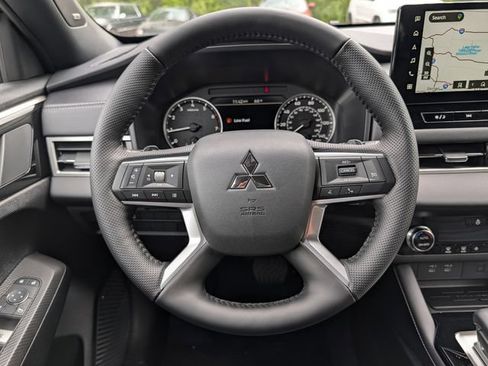 New 2026 Mitsubishi Outlander LE AWD/4WD image 8