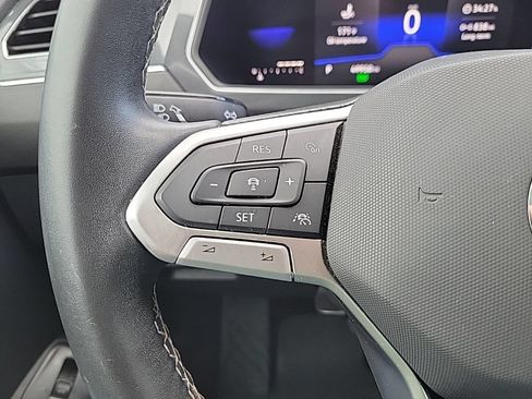 Used 2022 Volkswagen Tiguan SE AWD/4WD image 27