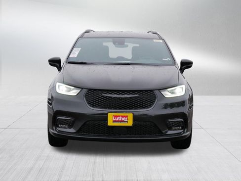 New 2026 Chrysler Pacifica Select image 2