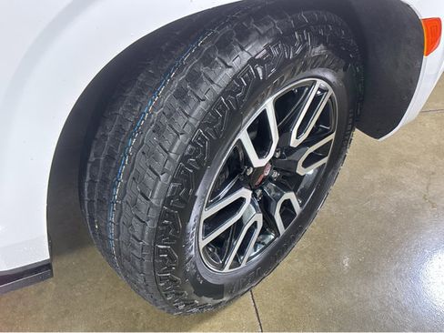 Used 2024 GMC Yukon AT4 image 14