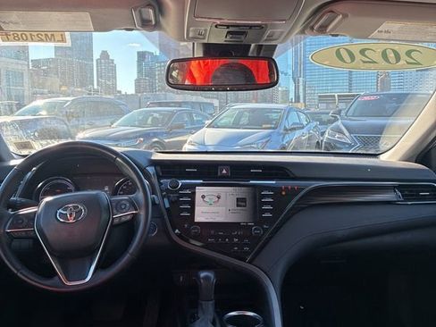 Used 2020 Toyota Camry XLE image 16