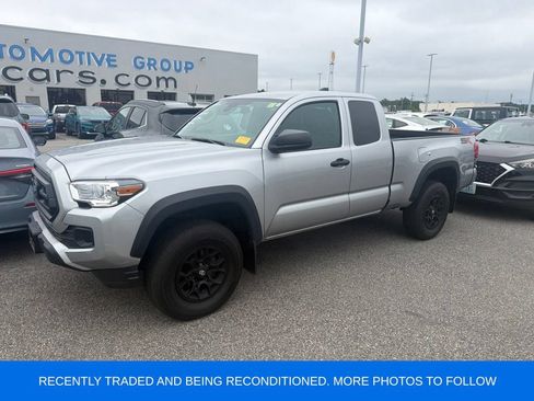Used 2022 Toyota Tacoma SR w/ SX Package AWD/4WD image 4