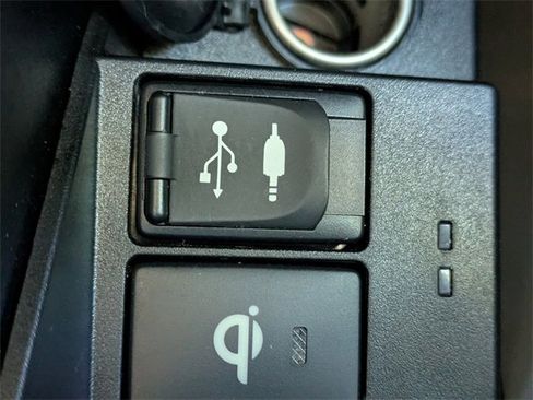 Used 2017 Toyota Camry XLE image 22