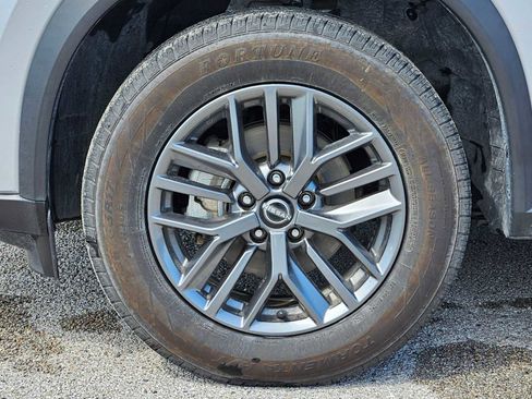 Used 2024 Nissan Rogue S FWD image 14