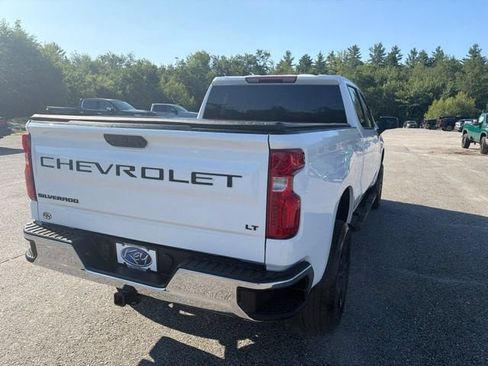 Used 2024 Chevrolet Silverado 1500 LT AWD/4WD image 7