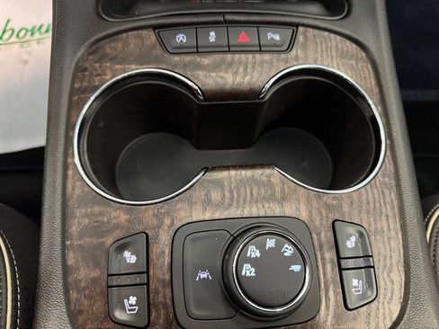 Used 2022 GMC Acadia Denali w/ Denali Ultimate Package AWD/4WD image 22