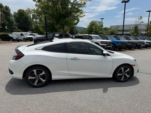 Used 2017 Honda Civic Touring image 6