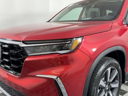 New 2025 Honda Pilot Touring image 9