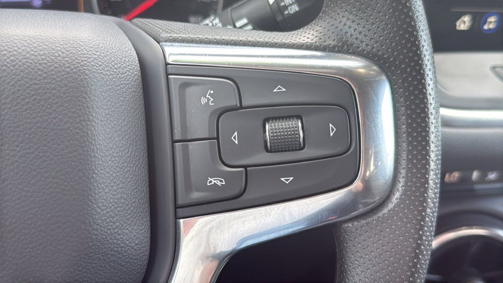 Used 2025 Chevrolet Blazer LT FWD image 23