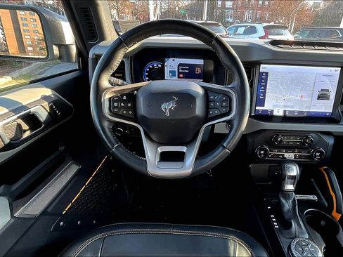 Used 2023 Ford Bronco Badlands image 5