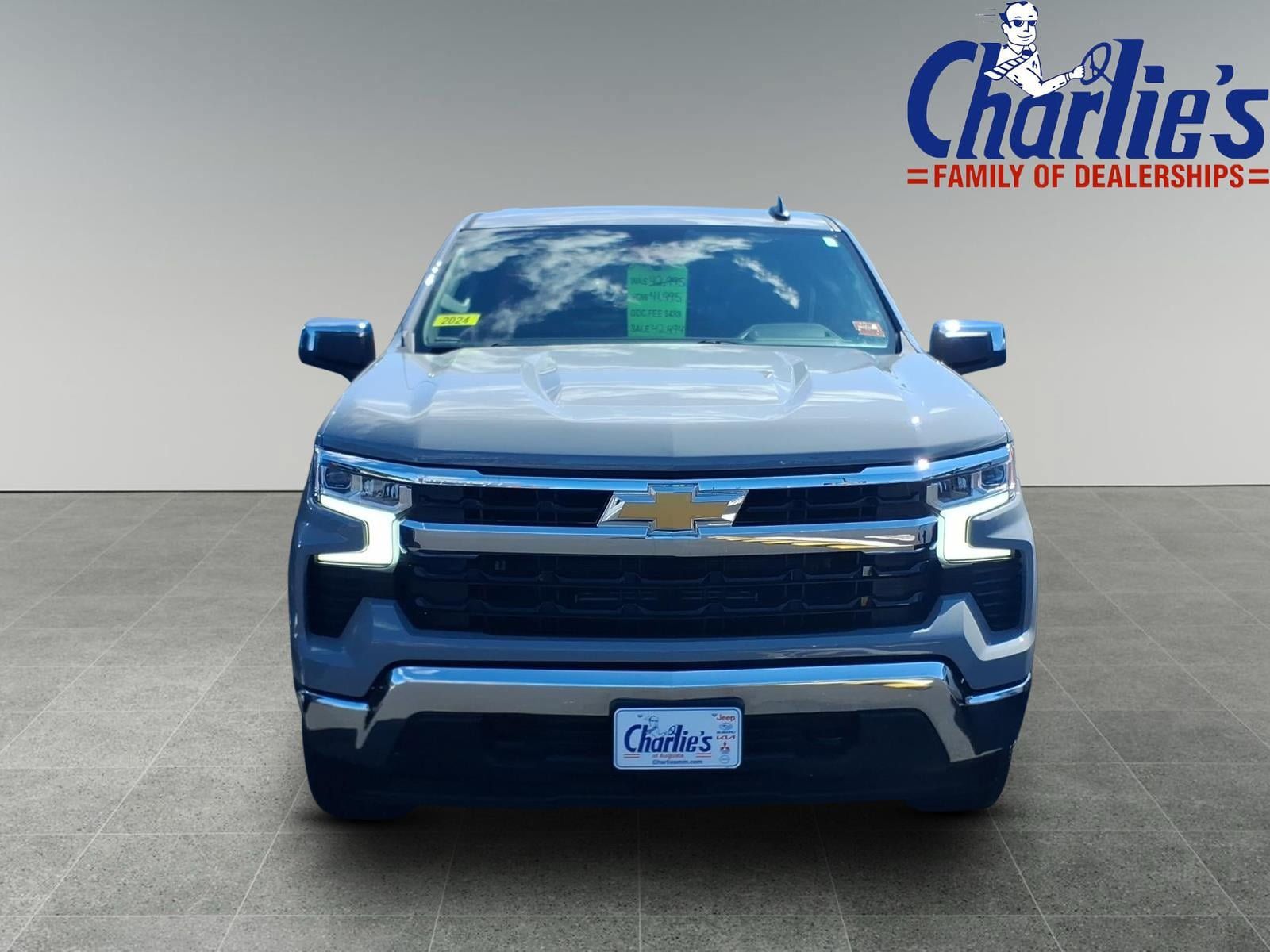 Used 2024 Chevrolet Silverado 1500 LT AWD/4WD image 2