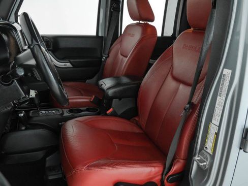 Used 2013 Jeep Wrangler Unlimited Rubicon image 28