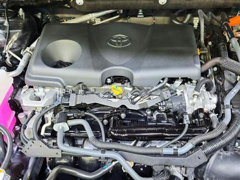 Used 2025 Toyota RAV4 LE AWD/4WD image 35