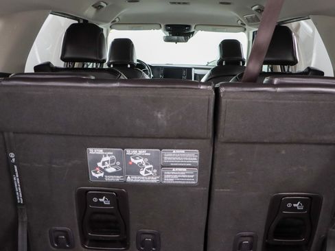 Used 2023 Kia Carnival LX FWD image 30