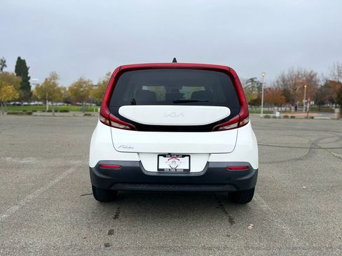 Used 2022 Kia Soul LX image 6