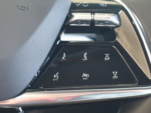 Certified 2025 Cadillac Optiq Luxury 2 w/ LPO, Floor Liner Package AWD/4WD image 20