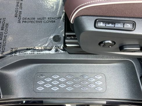 Used 2025 Volkswagen ID. Buzz Pro S RWD image 27