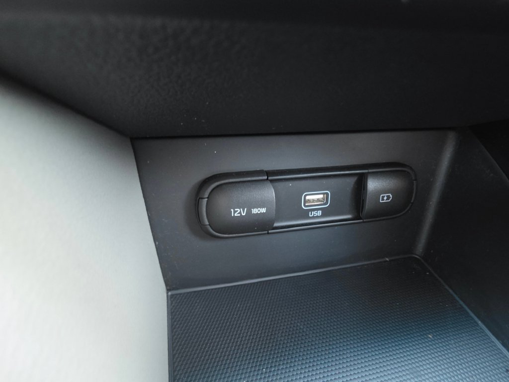 Used 2020 Kia Niro LXS FWD image 31