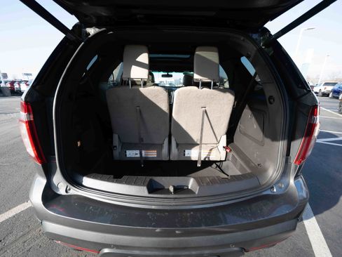 Used 2015 Ford Explorer XLT w/ Equipment Group 202A image 28