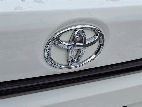 Used 2022 Toyota Corolla LE image 28