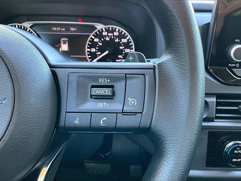 Used 2025 Nissan Pathfinder S image 23