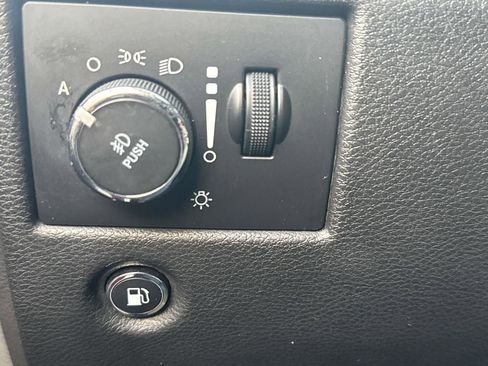 Used 2018 Jeep Grand Cherokee Limited image 21