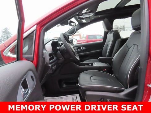 New 2026 Chrysler Pacifica Limited AWD/4WD image 19