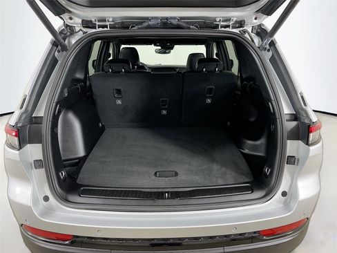 Used 2024 Jeep Grand Cherokee Limited w/ Black Appearance Package AWD/4WD image 26