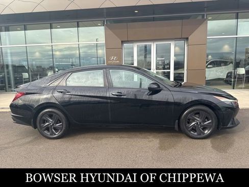 Used 2021 Hyundai Elantra SEL w/ Convenience Package image 8