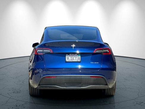 Used 2024 Tesla Model Y Long Range AWD/4WD image 5