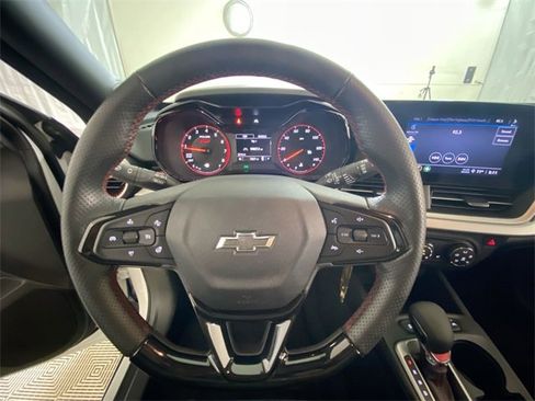 Used 2024 Chevrolet Trax RS image 34