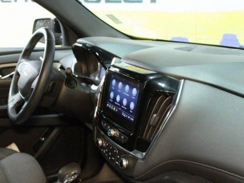 Used 2023 Chevrolet Traverse LT image 12