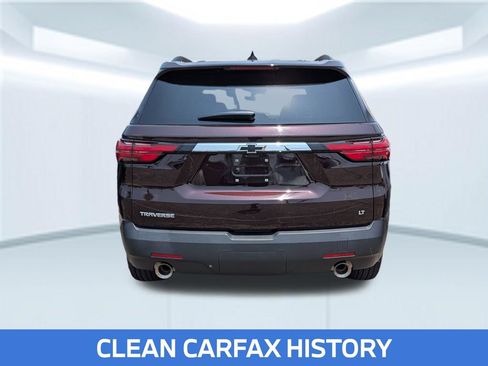 Used 2023 Chevrolet Traverse LT w/ Rear Camera Mirror Package FWD image 3