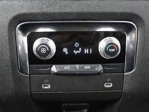 Used 2024 GMC Yukon XL SLT image 45