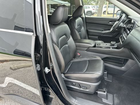 Used 2025 Nissan Pathfinder SL AWD/4WD image 9
