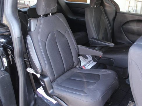 Used 2019 Chrysler Pacifica Touring Plus w/ S Appearance Package image 11